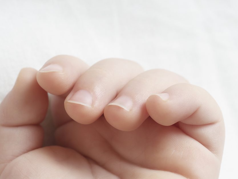 Babys Fingernägel schneiden - so geht's!