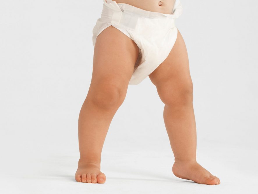 Wann kann ein Baby stehen?